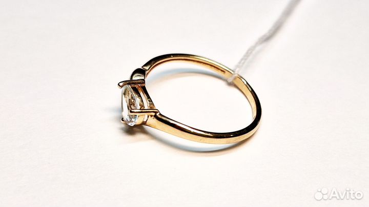 Золотое кольцо с камнем 17р