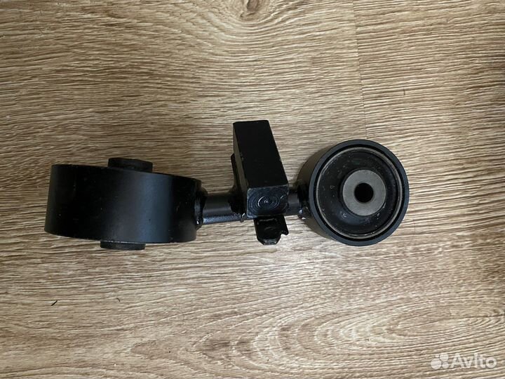 Подушка двигателя верхняя toyota camry 30