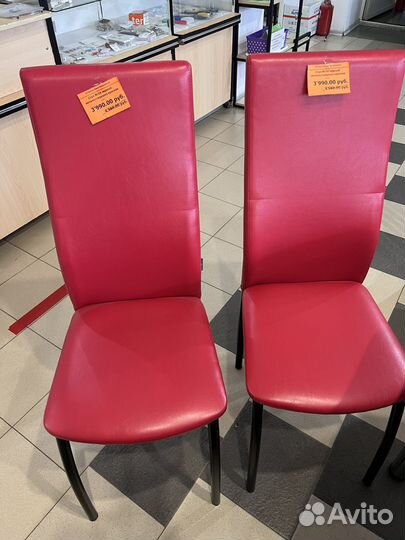 Стол обеденный и стулья