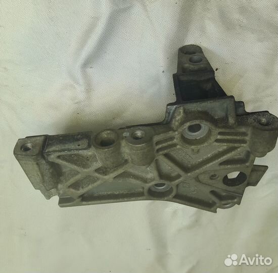 Опора двигателя правая Renault