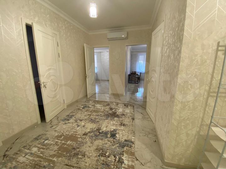 3-к. квартира, 100 м², 2/8 эт.