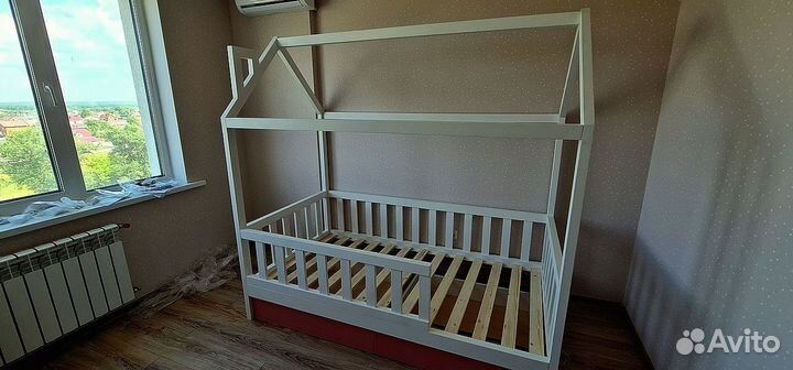 Детская кровать домик