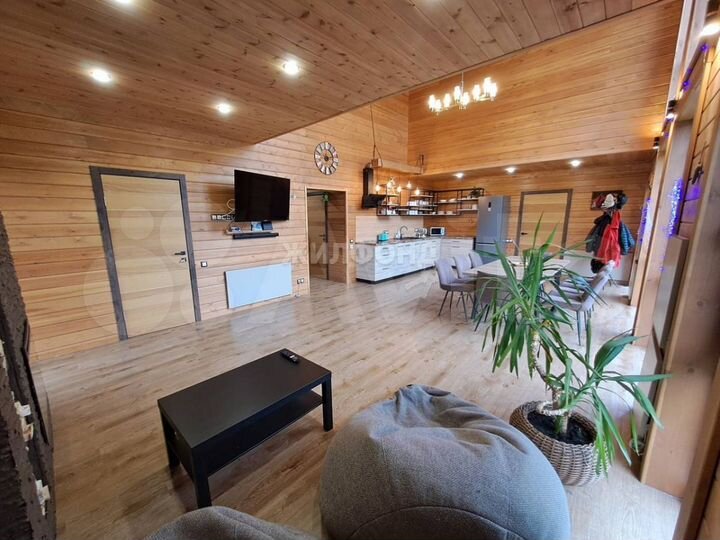 Коттедж 360 м² на участке 12 сот.