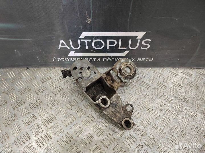 Кронштейн опоры двигателя левый Audi A4 B5 AGA