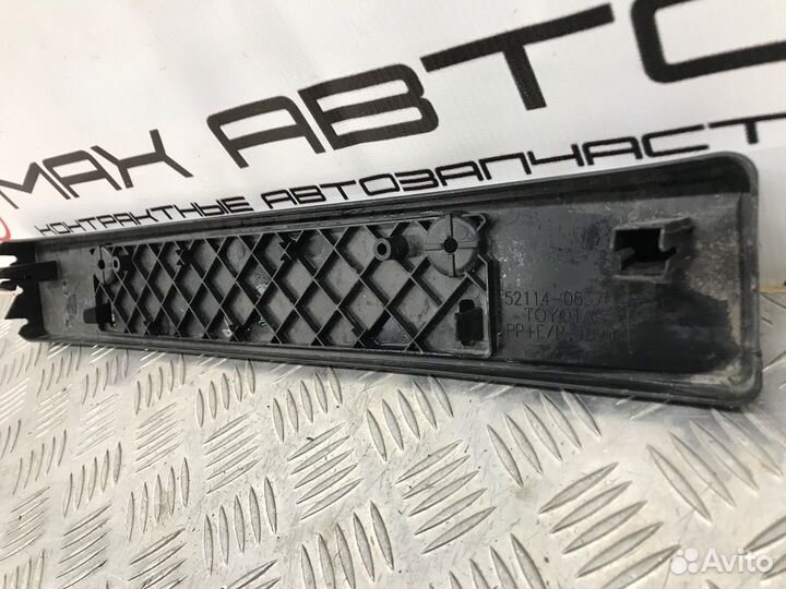 Б/У площадка номера (накладка ) передний Toyota