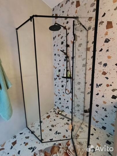 Стеклянная душевая кабина