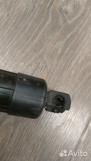 Амортизатор крышки багажника Land Rover Range