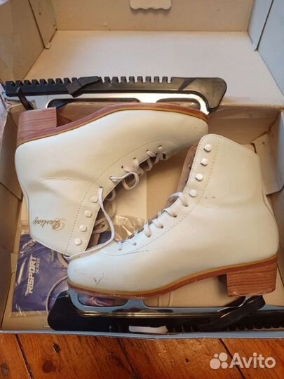 Коньки фигурные белые 43,кожа