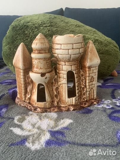 Замок в аквариум