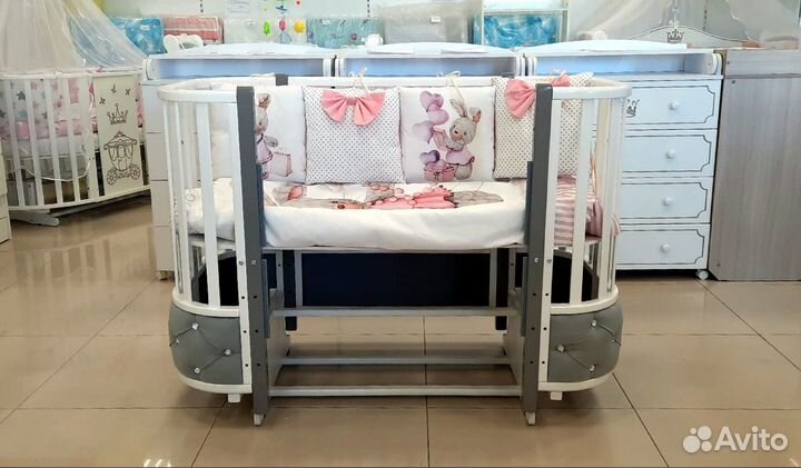 Детская кроватка с маятником новая
