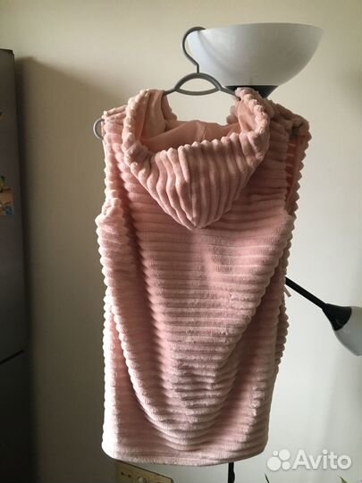 Нежная плюшевая жилетка