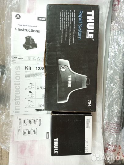 Багажник Thule в комплекте на гладкую крышу