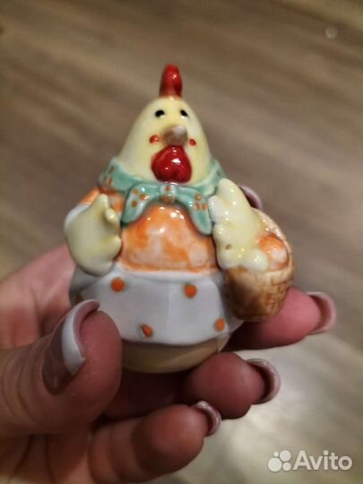 Фигурка курочка с яичками