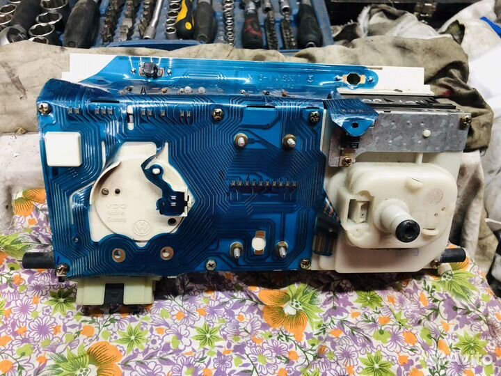 Щиток приборов Фольксваген Гольф-2,1.6 Б