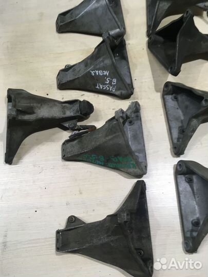 Кронштейн двигателя правый Ауди А4 Б5 8D0199308M