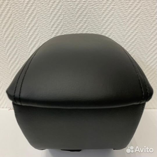 Штатный подлокотник opel corsa D (2006)