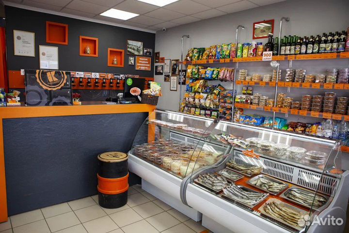 Продавец в магазин разливного пива