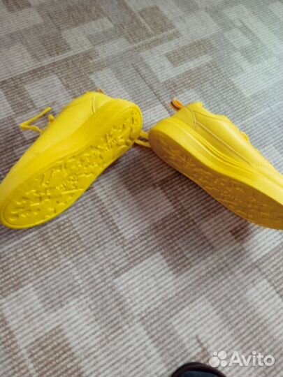 Новые женские и мужские кроссовки