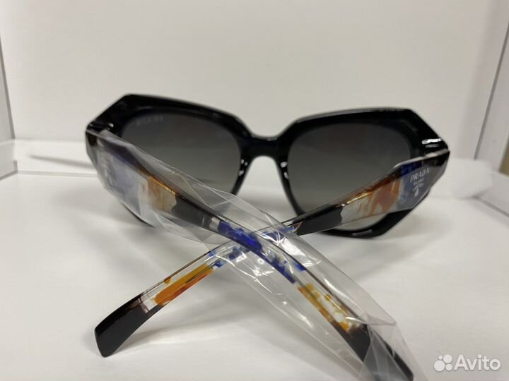 Солнцезащитные очки prada