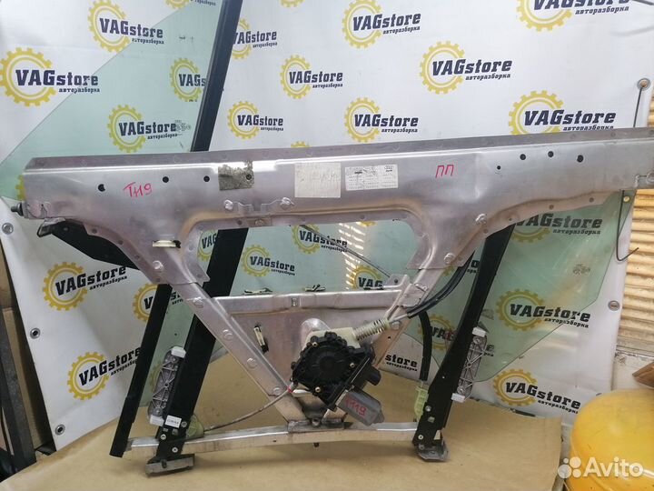 Стеклоподъемник правый Audi TT 8n