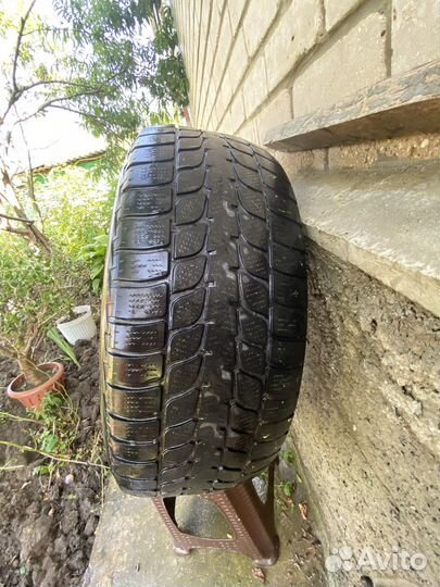 Bridgestone Blizzak LM-25 4x4 235/60 R17