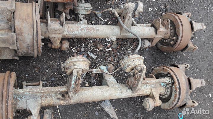 Оси на полуприцер