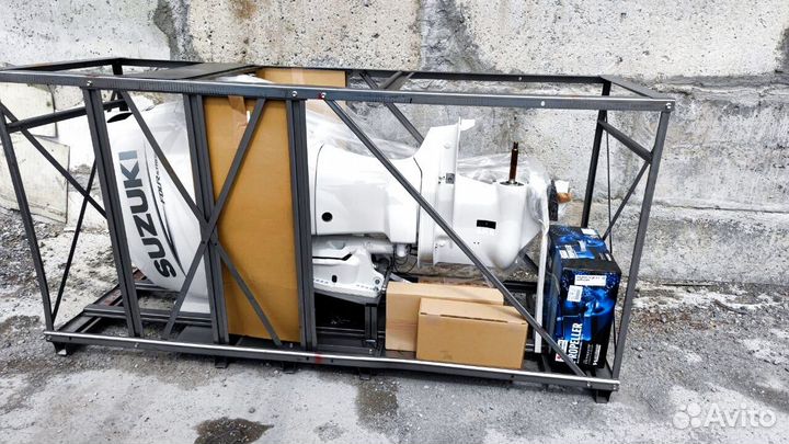 Мотор лодочный Suzuki DF200ATX белый в Москве