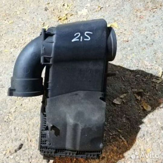 Корпус воздушного фильтра 2.5 VW Туарег Каен