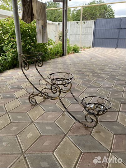 Подставка кованная для цветов