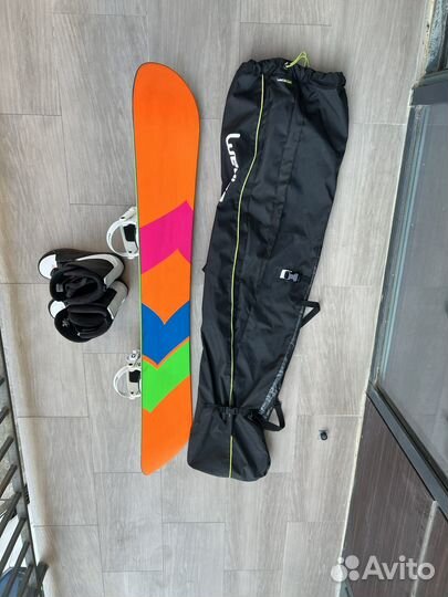 Сноуборд с креплениями и ботинками