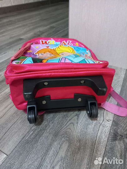 Рюкзак на колёсиках 