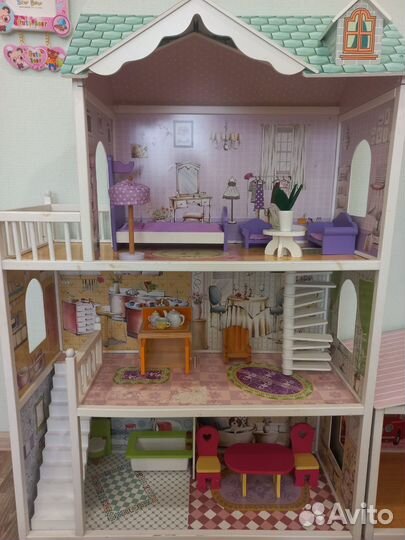 Кукольный домик с мебелью
