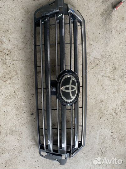Решётка радиатора Toyota L.C 200 4.5d 2015+