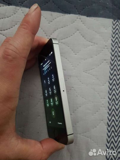 Телефон iPhone se