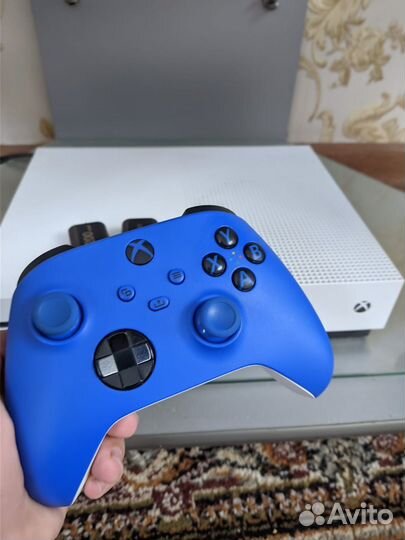 Xbox One S 1tb 2 джойстика