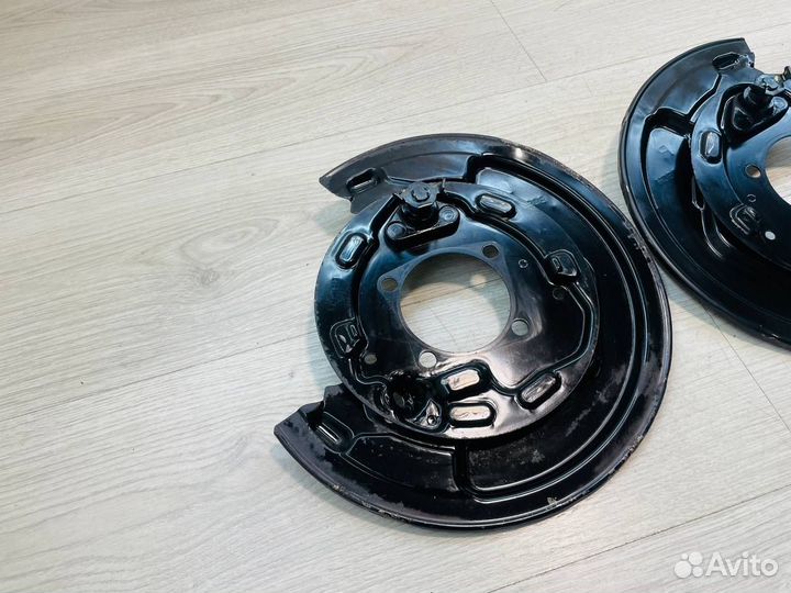 Пыльники тормозные задние пара Toyota Avensis 250