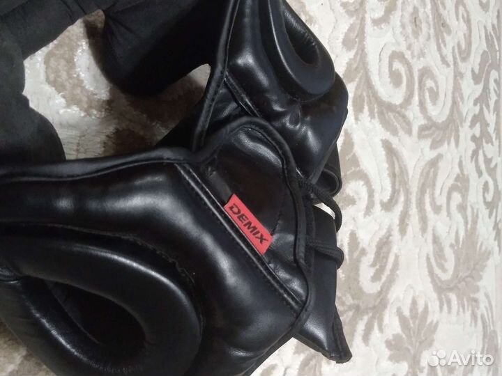 Шлем и перчатки боксерские.Оплата наличными