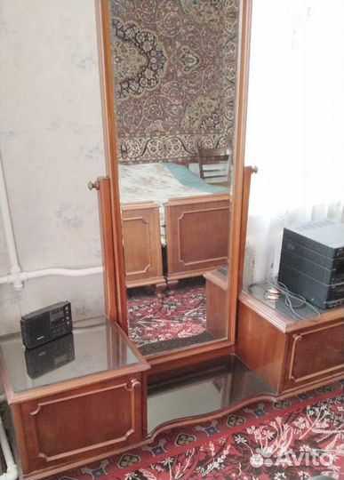 Старинный буфет,трюмо,шкаф,кровать,тумбочка