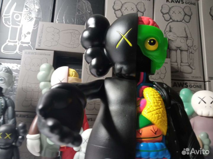 Коллекционная игрушка kaws
