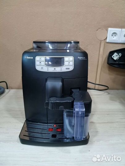 Кофемашина Philips Saeco Intelia HD8753