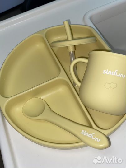 Детская силиконовая посуда и нагрудник