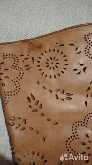 Шикарные кожаные сапоги с перфорацией