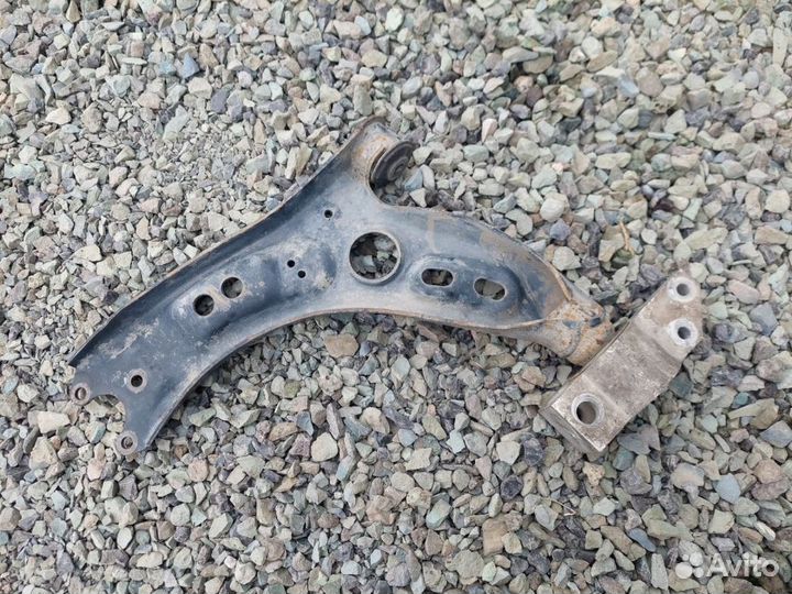 Передние рычаги Skoda Octavia A5