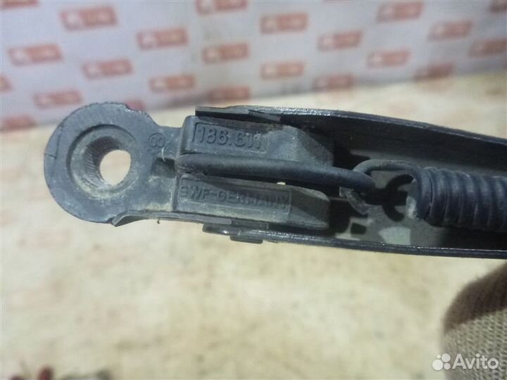 Поводок стеклоочистителя задний Volkswagen