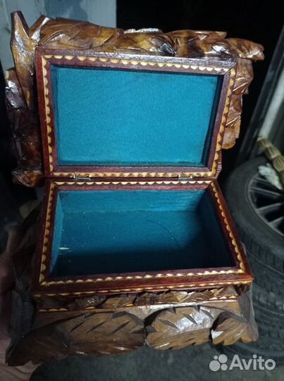 Деревянная шкатулка