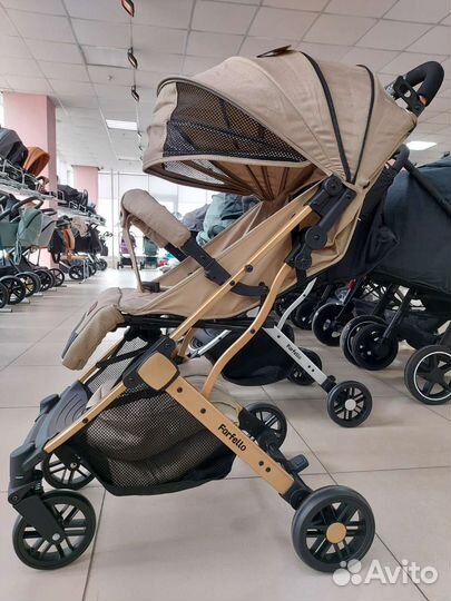 Легкая и компактная коляска Farfello Comfy Go