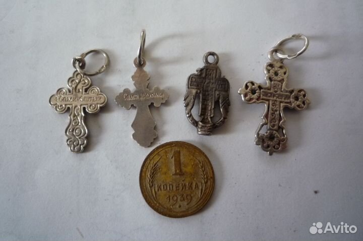 Два крестика и образок