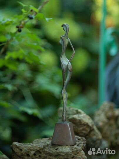 Бронзовая скульптура