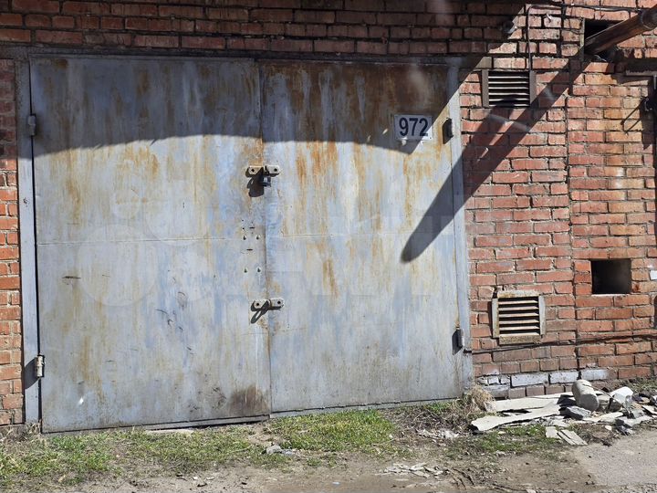 Гараж, > 30 м²