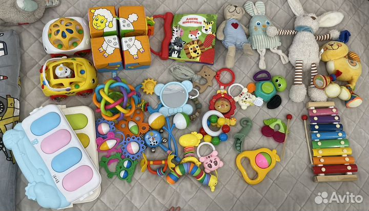 Игрушки пакетом для малыша до года